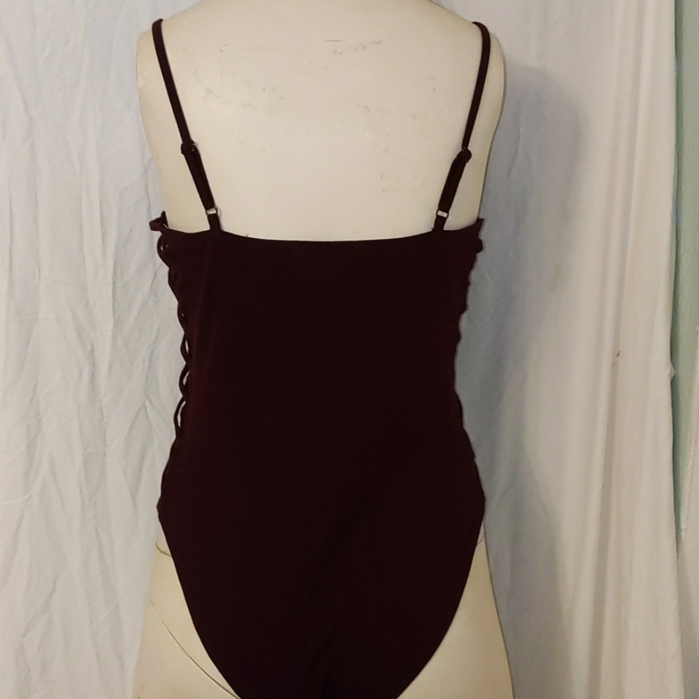 ✨5/$25✨ NWT Forever 21 cross side bodysuit - Picture 6 of 9
